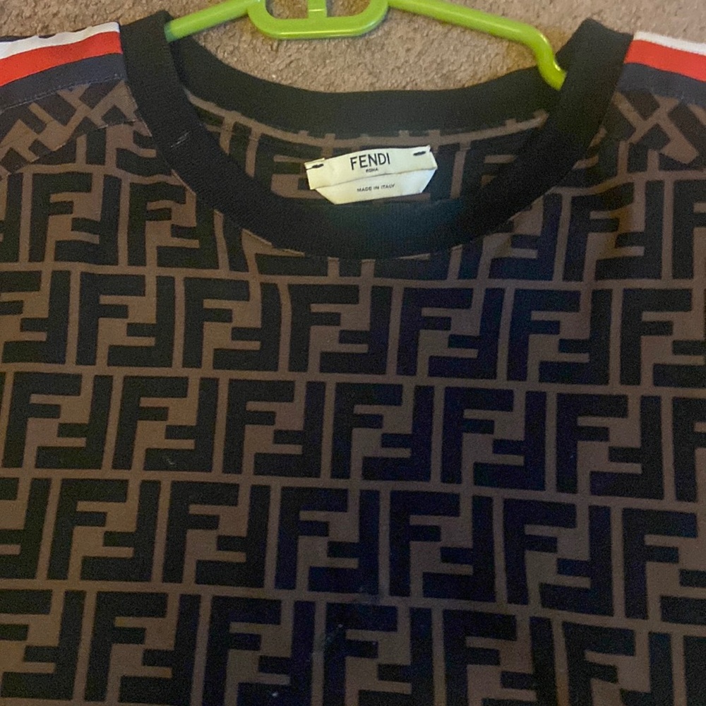 Used fendi t shirt size lrg used